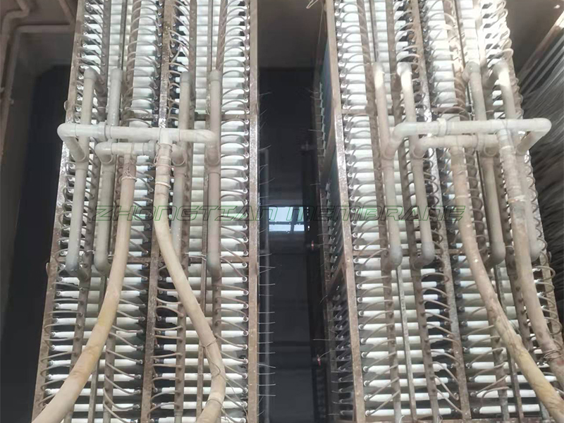 1000噸生活污水MBR膜組安裝現場（一）